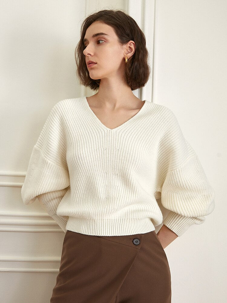 Zalia Atelier | Chic Style and Quality Cream Color Knit Sweater With V Neck and Lantern Sleeves