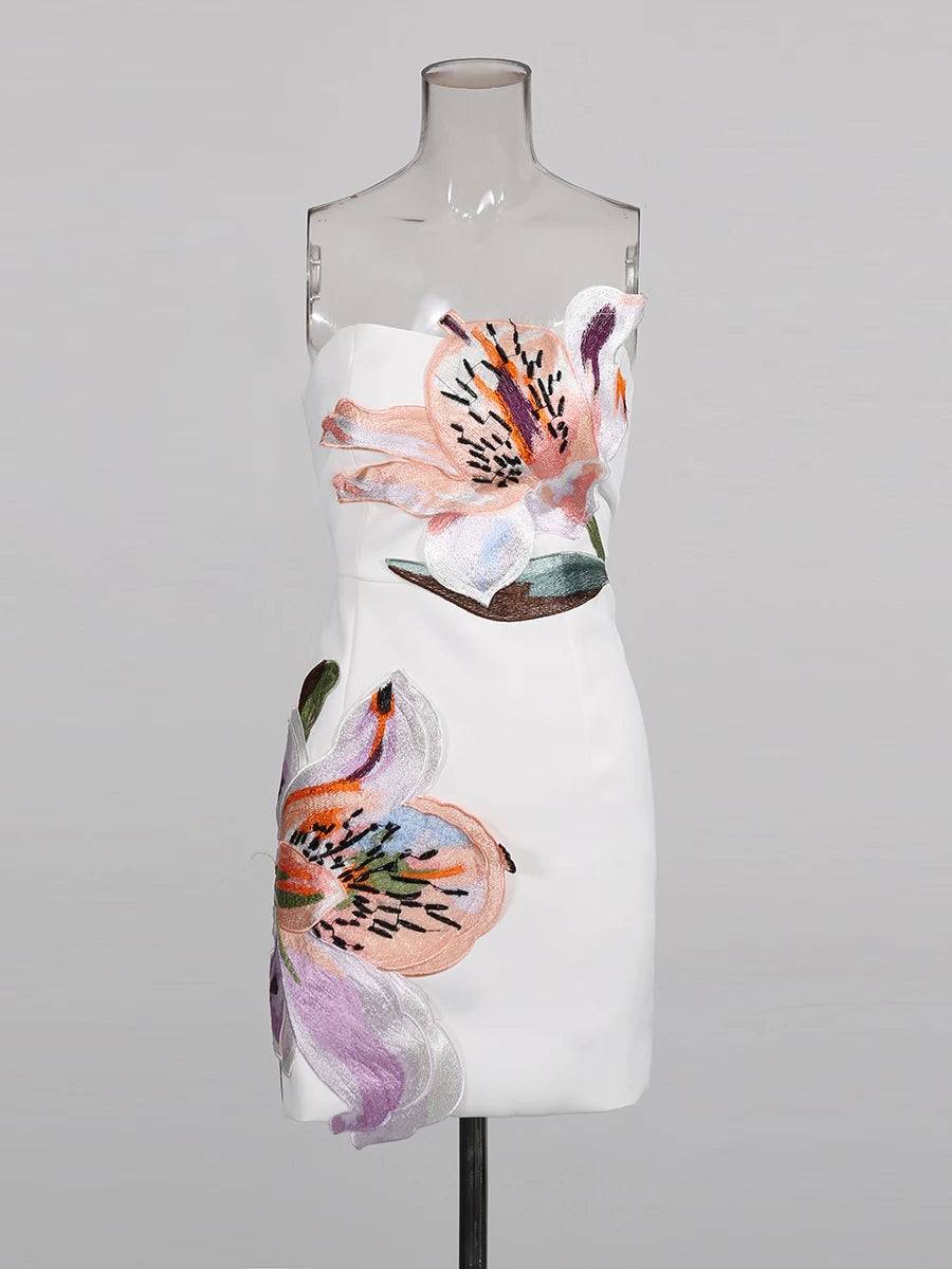 Zalia Atelier | White Flower Embroidery Strapless Dress